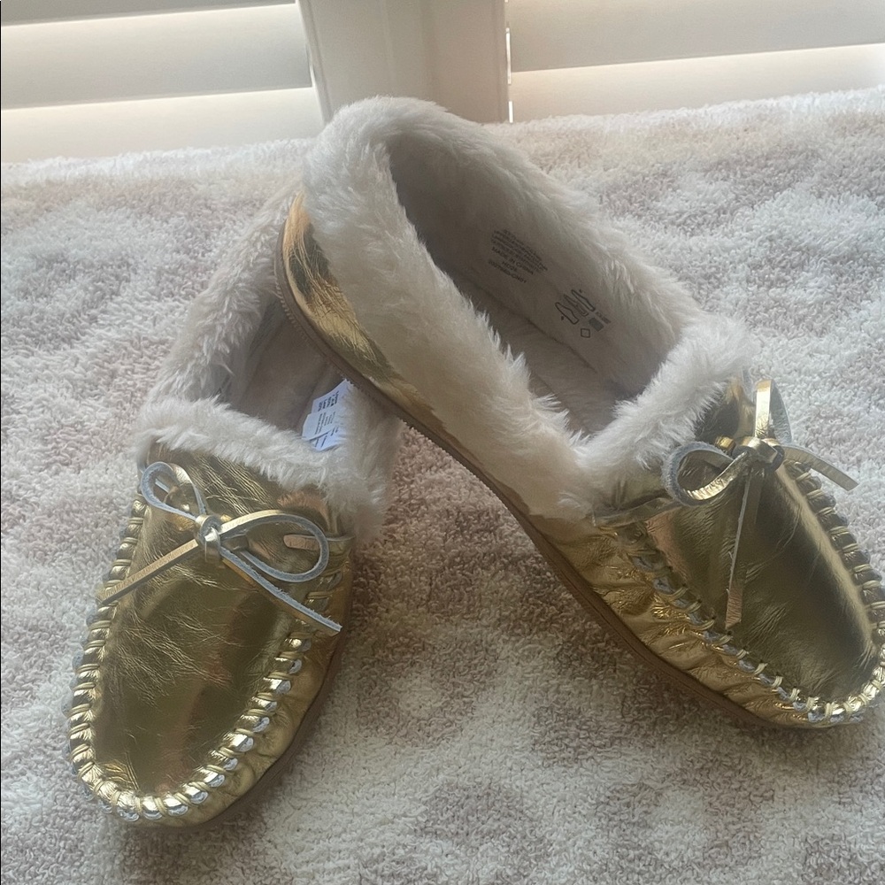 J Crew Lodge Gold Moccasin Slippers with Faux Fur Lining Sz 7 NWOT